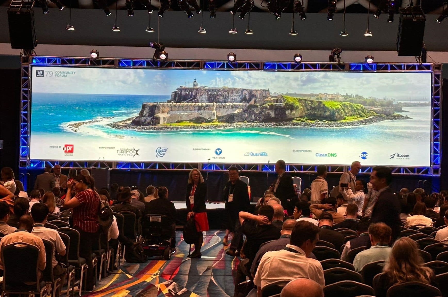 Widescreen projection in use at a show on the island of Puerto Rico. Media Stage has a heavy presence in Caribbean as we have worked there for more than three decades
